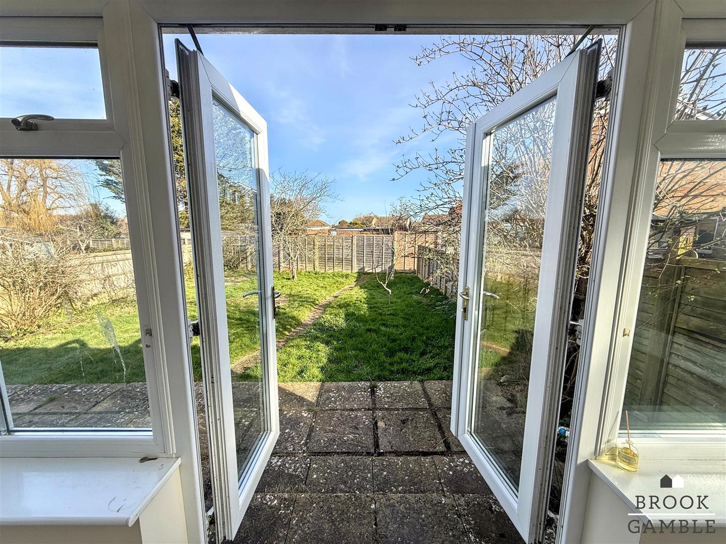 2 Bedroom Bungalow. Bailey Crescent in Eastbourne,  9